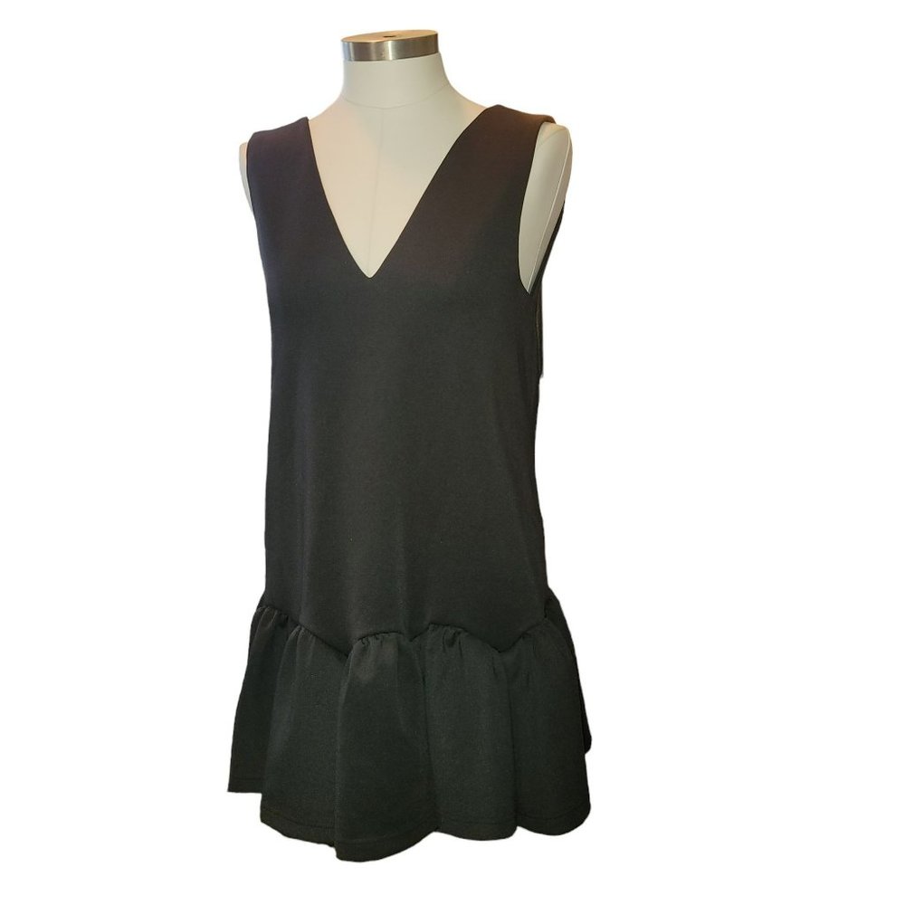 Black Mini Dress Deep V Scalloped Ruffled Edge Size 12 Jj3397